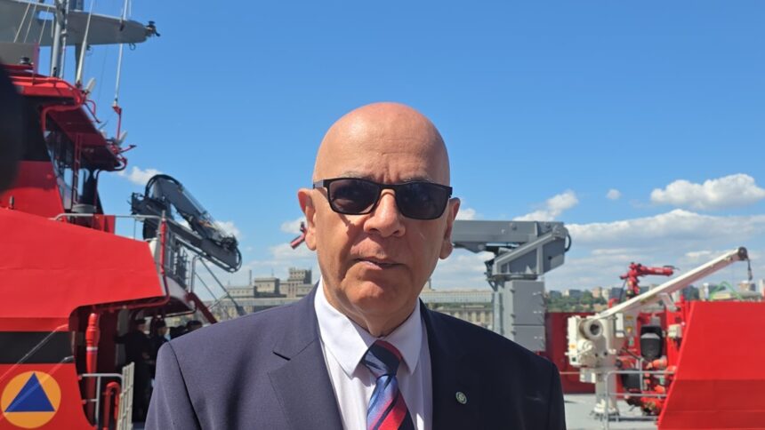 live foto video dr raed arafat seful dsu prezent la constanta la primirea pavilioanelor vaselor igsu o nava va iesi pe mare zilnic la antrenamente 6a7ee6a0b9c93