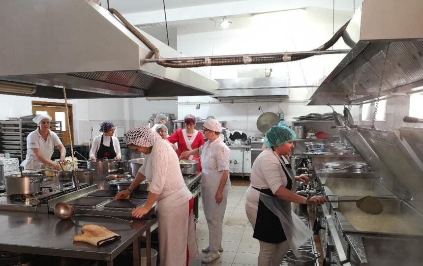 meniu special de sarbatoarea adormirii maicii domnului pentru pacientii internati in spitalele din constanta ce preparate vor primi pe 15 august de la sc arimex comexim 2000 srl 6a7f295990b99