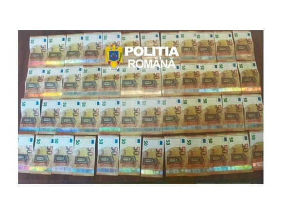 perchezitii in 5 judete cinci persoane retinute dupa ce ar fi pus in circulatie 13 100 de euro falsi si au cumparat trei masini 6a8c38b43c1ab