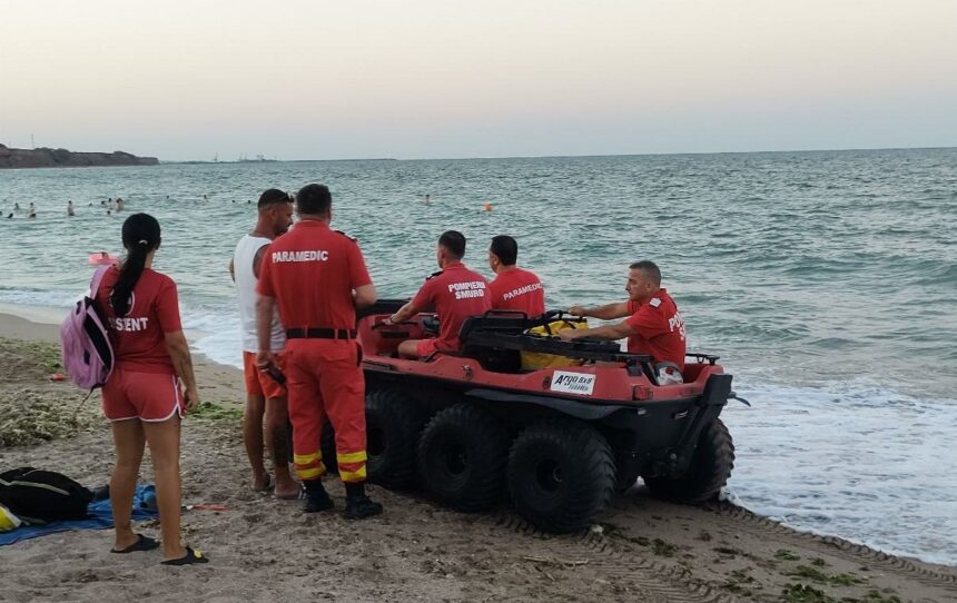 persoana disparuta in mare intre tuzla si costinesti a fost gasit un caiac cu lucruri personale 6a7588f5153b8