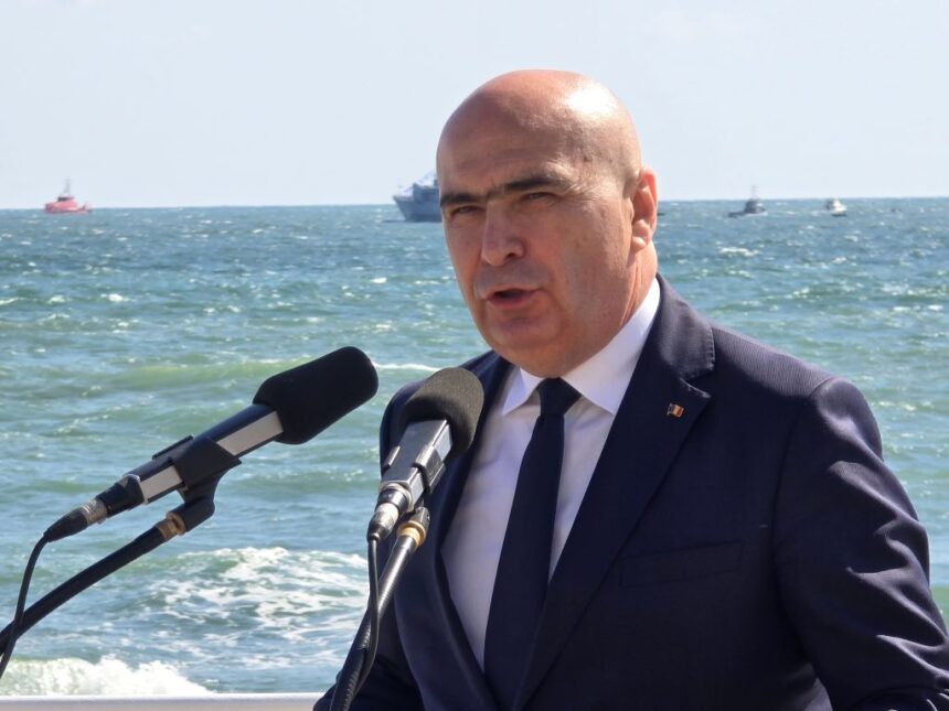premierul interimar huiduit la constanta de ziua marinei aplaudati marinarii bolojan acasa 6a801c7603b70