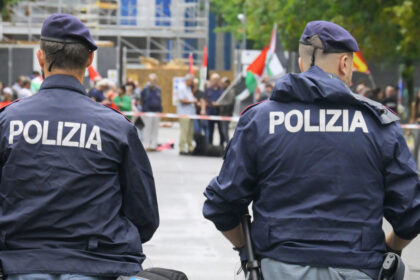 rachete antitanc camuflate ca echipament nato descoperite in italia un francez a fost arestat 6a8eef0850c07