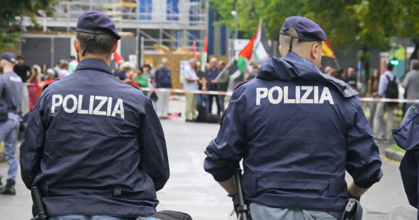 rachete antitanc camuflate ca echipament nato descoperite in italia un francez a fost arestat 6a8eef0850c07