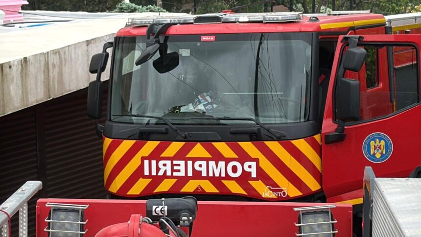 s a surpat asfaltul in zona icil din constanta o masina a cazut in groapa formata 6a7ab65a8cbd6