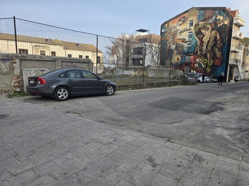 sunteti pregatiti sufleteste mai multe strazi din zona peninsulara vor avea asfalt in loc de dale 6a712e4ba7153