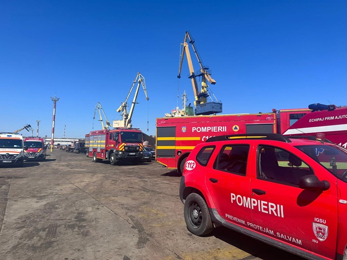 surse nava care a luat foc in portul midia fusese lovita de drone in apele teritoriale ale rusiei un marinar a murit 6a87fa622cf57