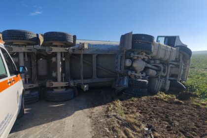 trafic oprit pe dn 22 constanta mihai viteazu langa tariverde sofer incarcerat intr un tir rasturnat 6a707b371c843