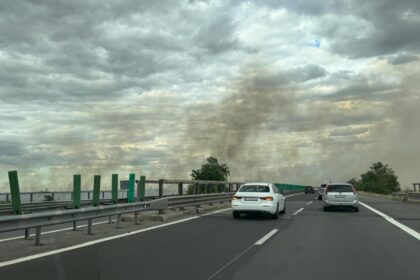 un autoturism a luat foc pe a2 bucuresti constanta traficul rutier a fost oprit 6a859a44eba2f