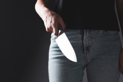 un barbat din timis injunghiat de fiica de 13 ani dupa ce si ar fi atacat sotia avea ordin de protectie 6a86f7f2858b1