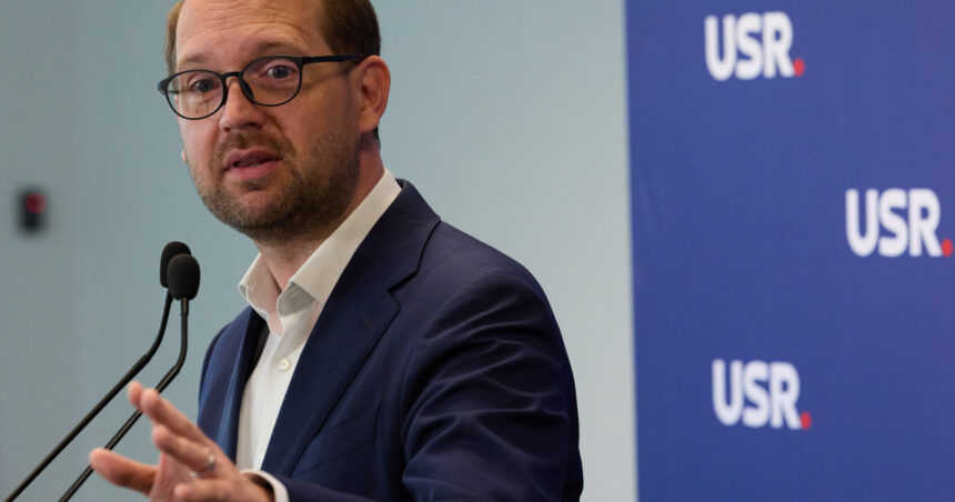 usr a convocat un comitet politic pentru sustinerea liderului partidului dominic fritz nu aplec capul in fata acestor borfasi 6a846518792ec