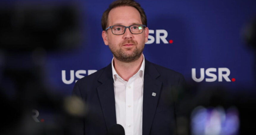 usr intra in sedinta dupa decizia ccr partidul urmeaza sa reconfirme sustinerea lui dominic fritz 6a85b821a2db3
