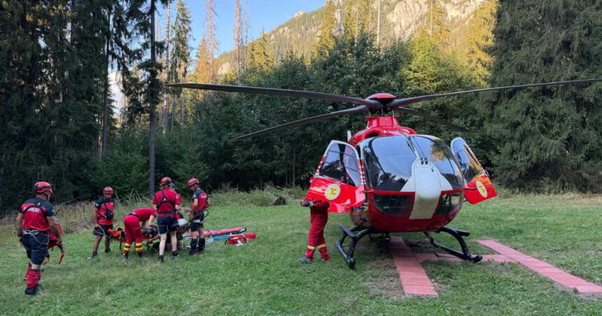video accident grav in masivul ceahlau un turist a cazut in gol 30 de metri a fost chemat elicopterul smurd 6a8ab0b517fcf