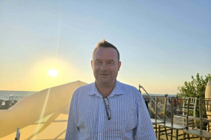 video ambasadorul slovaciei in romania peter hatiar a venit la constanta special pentru concertul madrigal pe plaja 6a80462b15b26