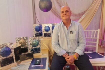 video constantin paslaru designerul care a conceput trofeele festivalului mamaia 2026 creatiile sale regasite in colectiile dolce gabbana dar si in interiorul catedralei mantuirii neamului 6a88838c69628