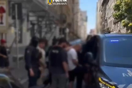 video descinderi ale politistilor din bucuresti la suporteri rapidisti dupa ce au batut un cetatean pakistanez patru barbati retinuti 6a873e5293255