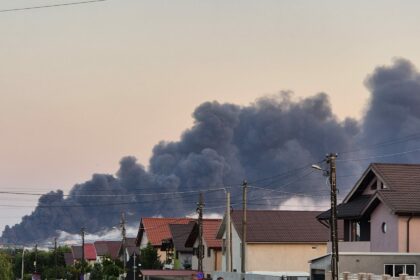 video foto incendiu violent la un centru de colectare de la iesirea din lumina spre navodari 6a7caa0a121ad