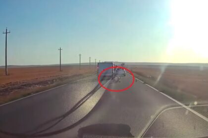 video imagini socante un copil a cazut dintr o masina aflata in mers in tulcea trecea un tir 6a7ada16395f4