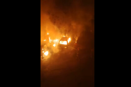 video incendiu puternic intr o parcare din oradea mai multe masini au fost distruse de flacari 6a6f0f3ec40a8
