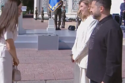 video mirabela gradinaru a mers la kiev de ziua independentei partenera lui nicusor dan prezenta in semn respect pentru poporul ucrainean 6a8c36eb50e62
