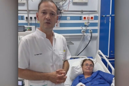 video o femeie a fost muscata de doua ori de un sarpe dragalas frumusel pe care a vrut sa l salveze a ajuns apoi la spital 6a89e4c8b9e12