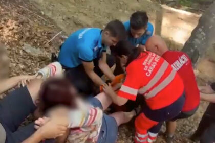 video o turista si a fracturat glezna pe munte si nu s a mai putut deplasa a fost salvata de jandarmii montani 6a7b4841d75b5