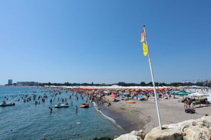 video salvare de urgenta pe plaja din neptun un turist din bucuresti a fost tras in larg de curenti 6a81b038446d8