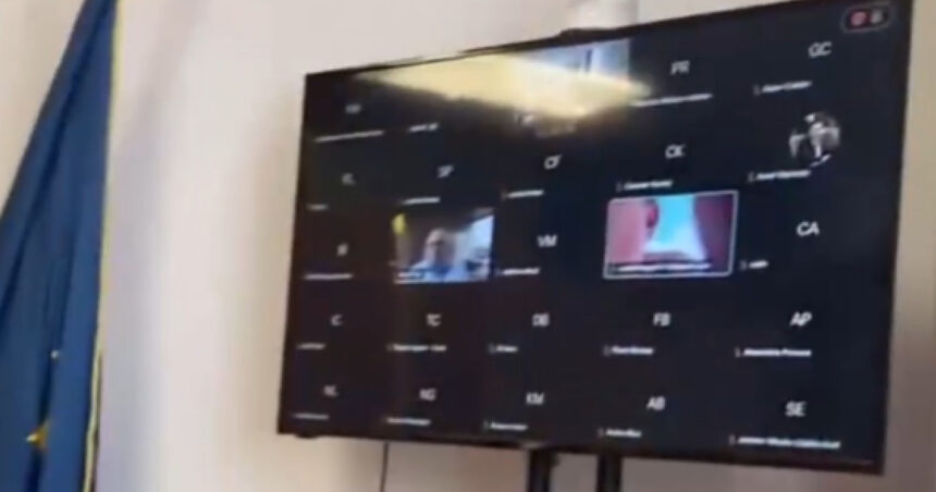 video scena bizara in parlament un senator pnl a aparut dezbracat in fata colegilor cine e in pielea goala acolo 6a8d9db71827f