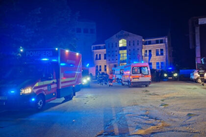 video trei pacienti intoxicati cu fum la arad dupa un incendiu pornit de la ziare aprinse intr un centru medical 6a8a9813bf23e