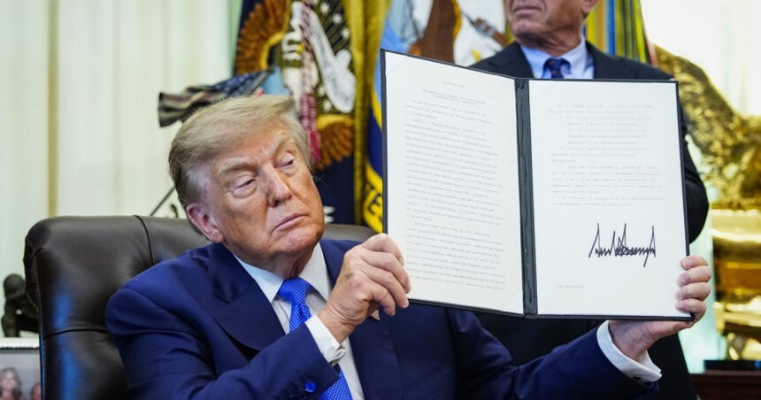 video trump noi recomandari in privinta vaccinarii copiilor si falsa legatura cu autismul vorbeste de doze de marimea unei sticle de suc 6a7ac2914c8d3