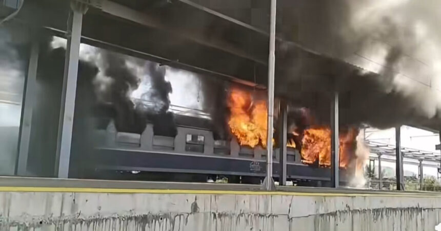 video un vagon de tren a luat foc in gara anuntul cfr 6a7deb5eb5118