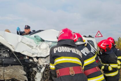 accident cu doua masini in localitatea culmea unul s a rasturnat 6ab4c664409ba