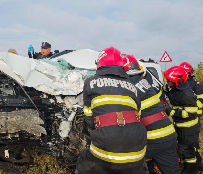 accident cu doua masini in localitatea culmea unul s a rasturnat 6ab4c664409ba