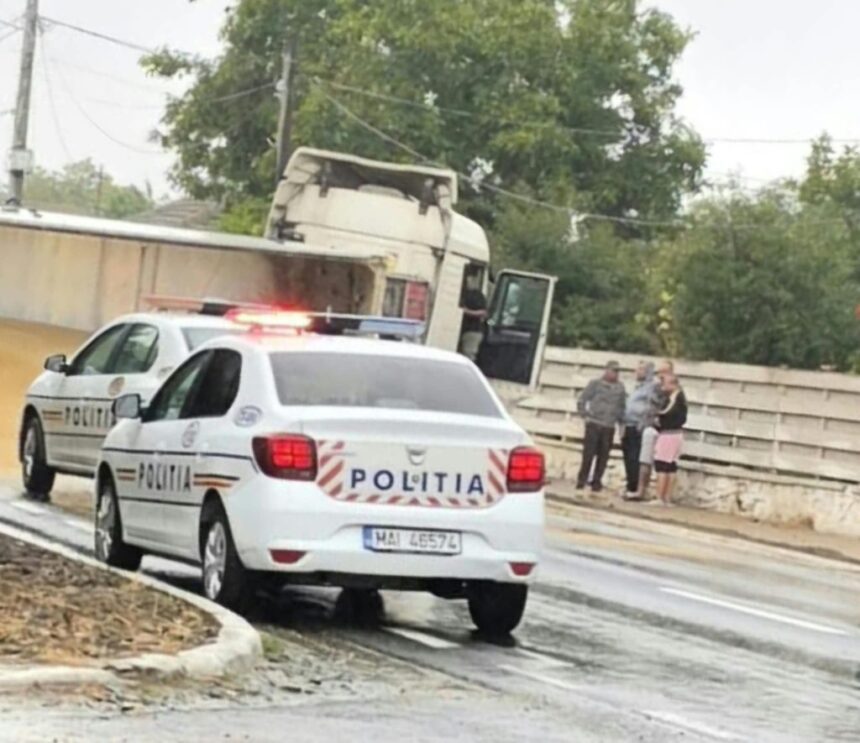 accident grav la nicolae balcescu camion incarcat cu cereale rasturnat pe sosea o femeie insarcinata ranita 6aa68cb320e53