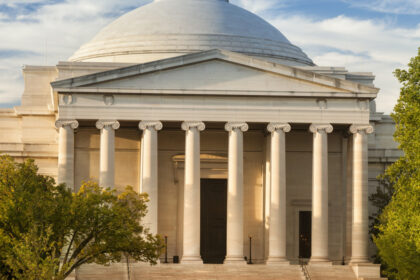 administratia trump ameninta smithsonian cu reducerea sprijinului federal criticile casei albe la adresa institutiei 6a99150f05558