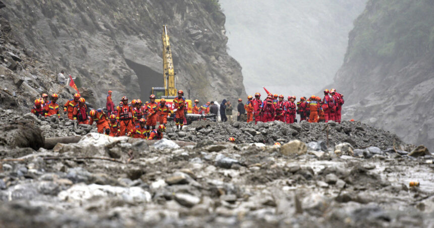 ajutoare de urgenta pentru nepal dupa una dintre cele mai grave inundatii din ultimele decenii ue trimite 82 de tone de materiale 6a9ac1f69906b