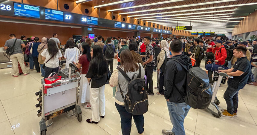 alerta de calatorie in indonezia mae eruptia vulcanului anak krakatau a afectat mai multe aeroporturi 6a9d8f276e4d0