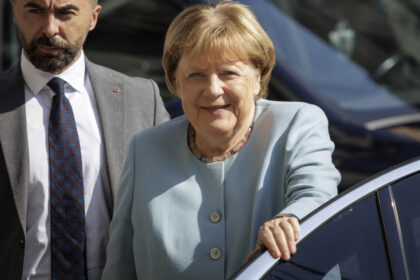 angela merkel trebuie sa cheltuim mai mult pentru aparare ce spune fostul cancelar despre un rol de emisar in relatia cu putin 6a97de3b752df