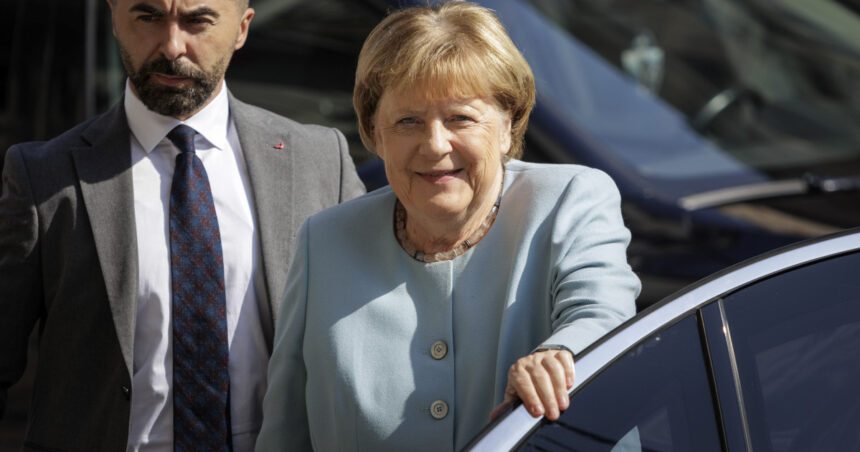 angela merkel trebuie sa cheltuim mai mult pentru aparare ce spune fostul cancelar despre un rol de emisar in relatia cu putin 6a97de3b752df