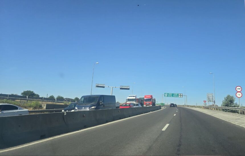 atentie soferi se circula pe o singura banda pe autostrada a4 pe sensul agigea ovidiu vezi motivul 6a9f9cde95645