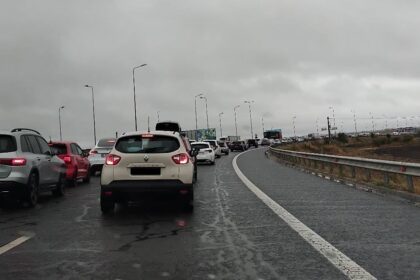 atentie soferi trafic de cosmar pe a2 bucuresti constanta o masina a luat foc 6aa6b9df12004