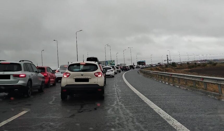 atentie soferi trafic de cosmar pe a2 bucuresti constanta o masina a luat foc 6aa6b9df12004