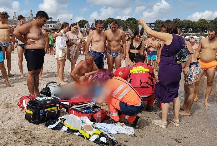 barbat inecat la mangalia salvatorii il resusciteaza pe plaja 6a9e8a8d5972a