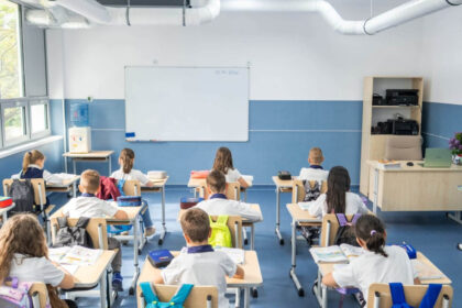bolojan noul an scolar incepe cu finalizarea unui mare program de investitii in educatie cum s au folosit peste 25 miliarde de euro 6a9e624b22521