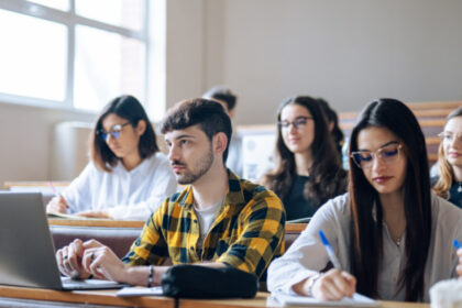 cand incep cursurile la facultate si cum sunt programate vacantele studentilor in anul universitar 2026 2027 6a98f1e781cac