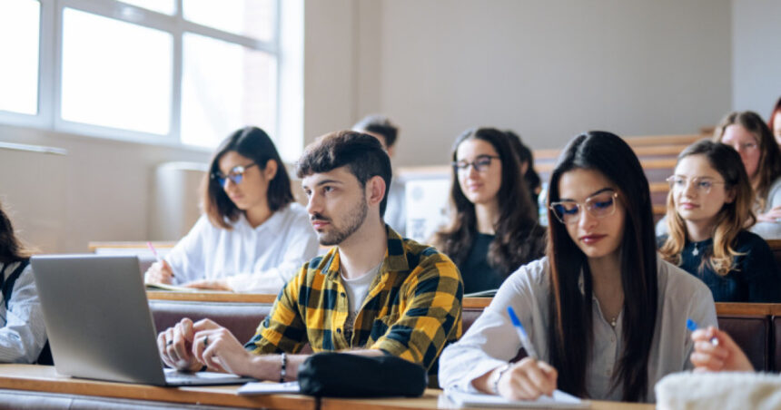 cand incep cursurile la facultate si cum sunt programate vacantele studentilor in anul universitar 2026 2027 6a98f1e781cac