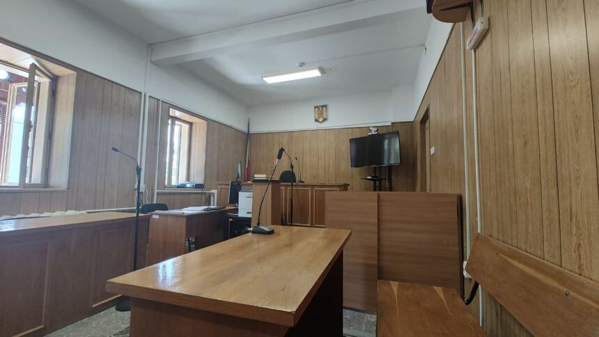 constantean obligat de judecatori sa si darame scara de acces catre mansarda primarul autorizat sa desfiinteze lucrarile 6ab0962d46cc1