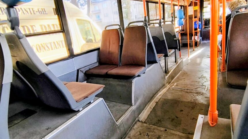 de o luna ct bus nu mai are contract pentru curatenia autobuzelor ce raspunde compania la sesizarile de pe linia 51b 6aa5301aec6fa