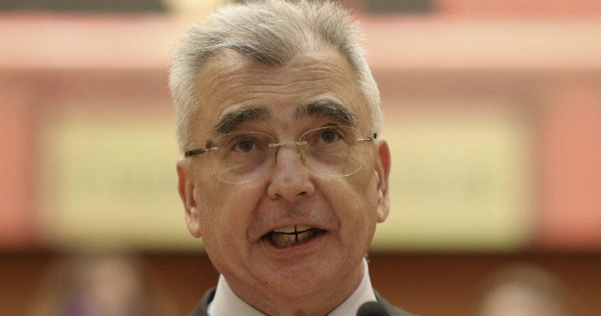 exclusiv petrisor peiu aur siegfried muresan nu va ajunge la votul parlamentului are deficiente de comportament dar nu cred ca e prost 6aac04c74efcc