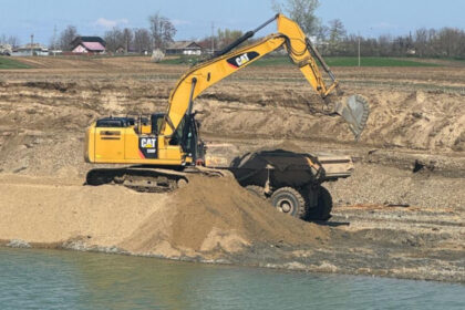 firma cercetata penal pentru activitati miniere fara permis din balastiera s ar fi comercializat agregate minerale 6a9c3a238e6a9