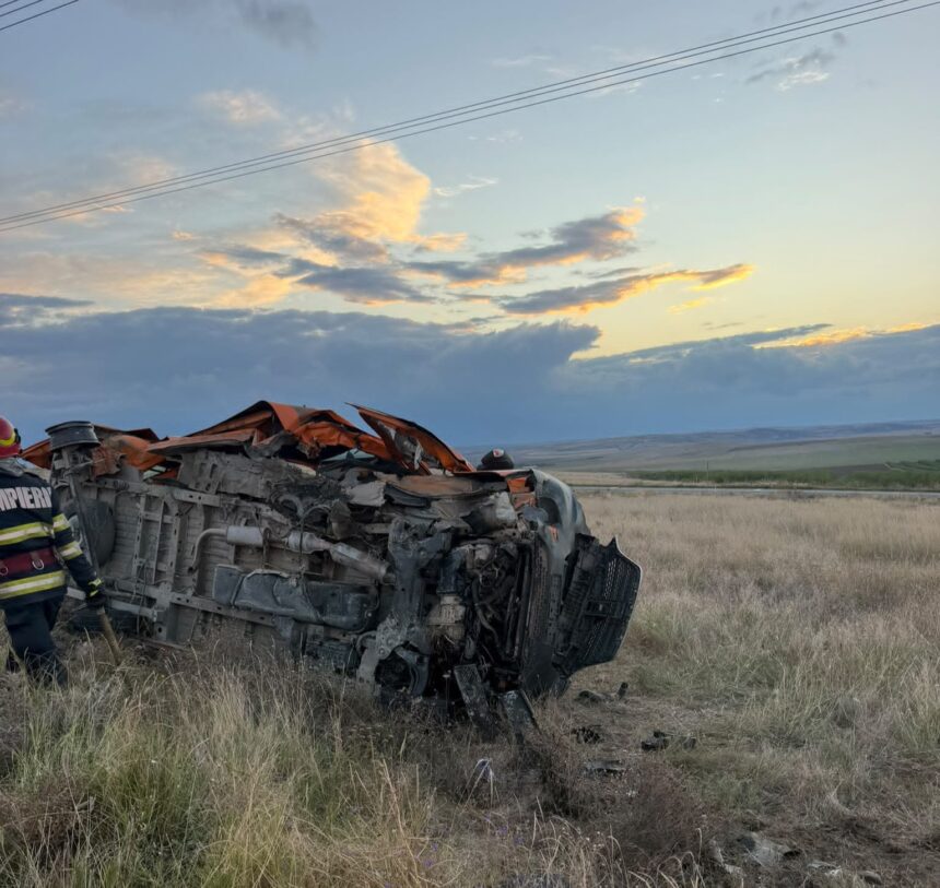 foto accident rutier la intrare in localitatea sacele microbuz rasturnat in afara carosabilului mai multe victime 6ab2b08420c4f